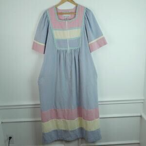 Vintage Medium Housedress Seersucker Multicolor Half Zip Lounge Robe Cottagecore
